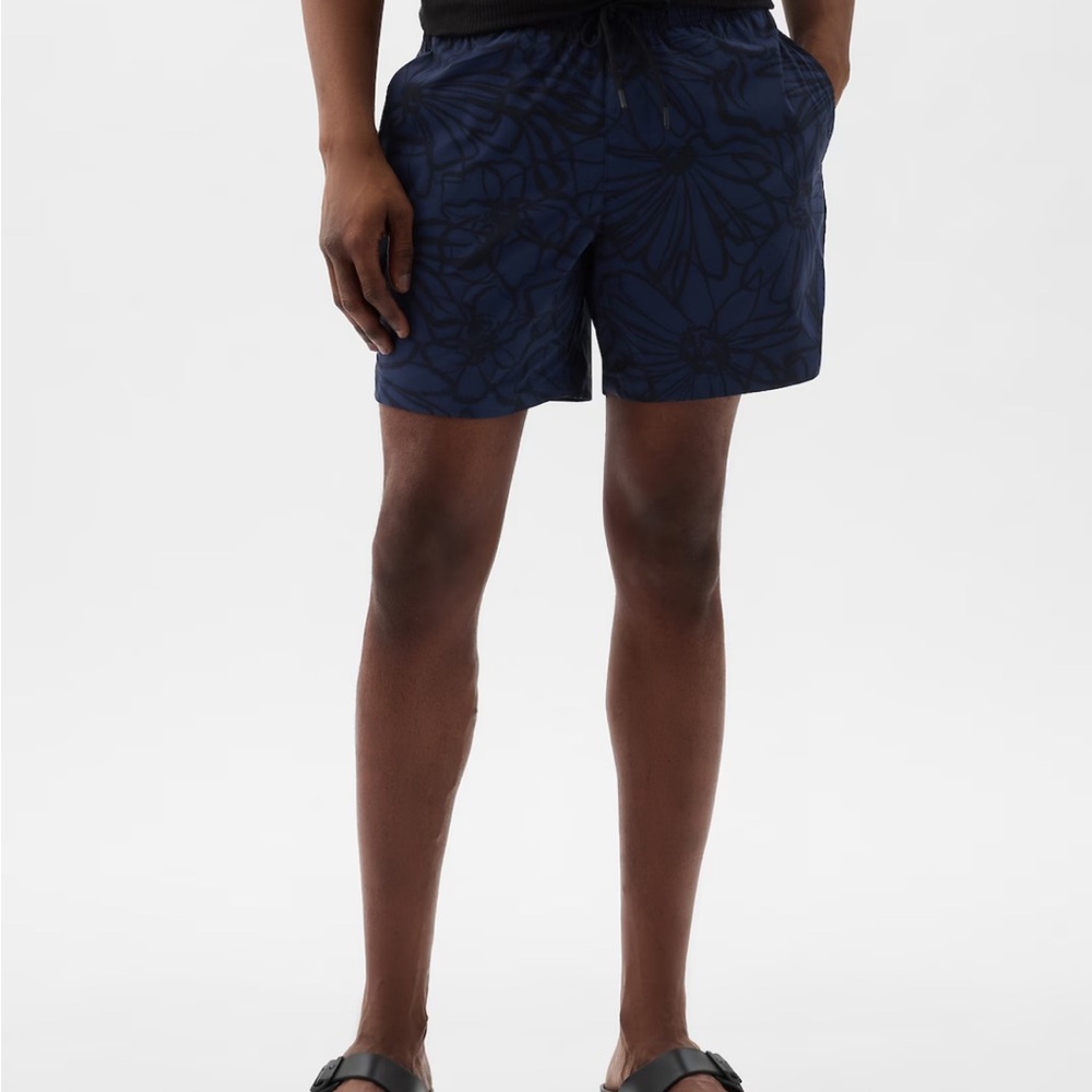 Gap 6” Navy Floral Swim Shorts